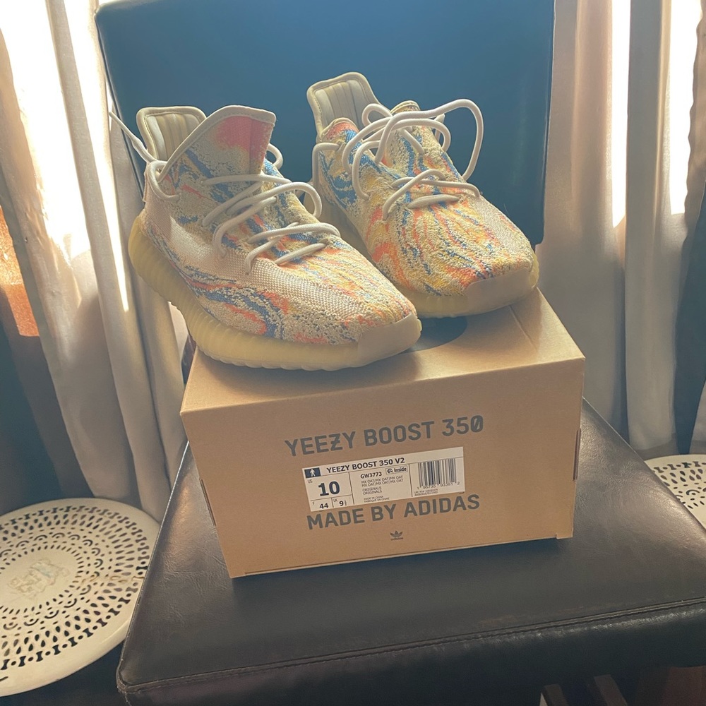Yeezy Boost 350 V2 sneakers. Worn twice, in great condition